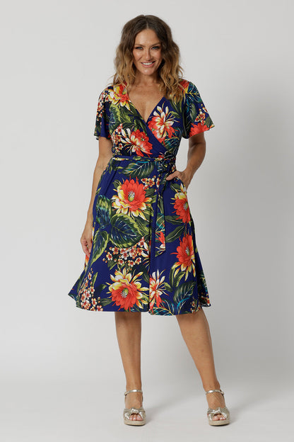 The Maggie Knee Length Dress in Bahagia is perfect for cruise holidays and resort style. This wrap dress style is crafted with quality and local craftsmanship. This floral jersey fabric is easy-care and crease-resistant. Leina & Fleur stock sizes in sizes 8 to 24. Shop wrap dresses online.
