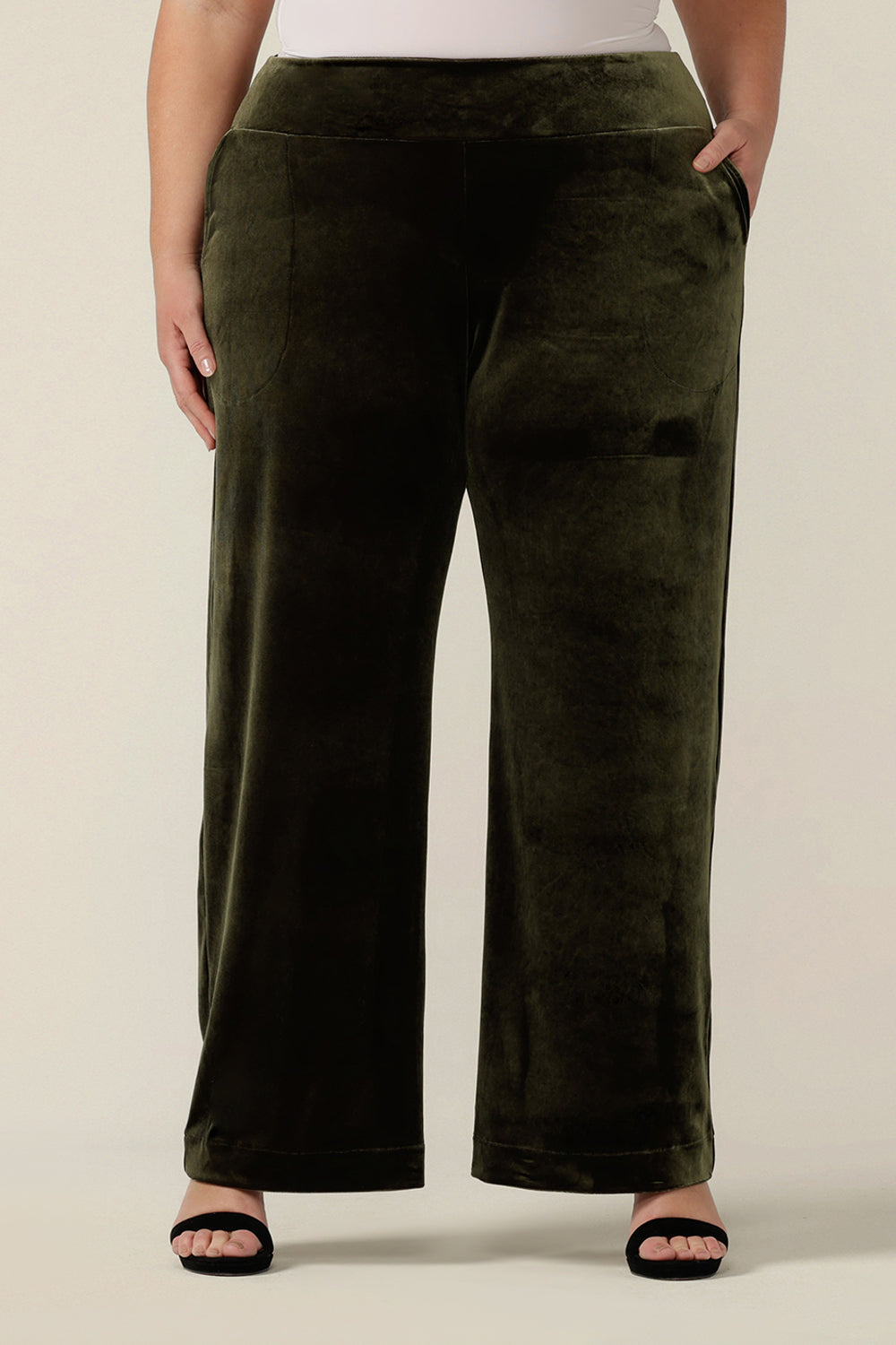 Good cocktail pants for women, the Deni Pants are straight, wide leg pants in green velour. These velvet evening trousers are pull on pants and comfortable in stretch fabric. Shop petite to plus size occasion and cocktail attire online at Australian fashion brand, Leina & Fleur.